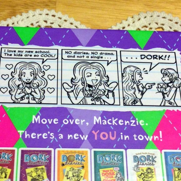 Dork Diaries, middle grades, Volume 11,  Tales from a not-so-friendly frenemy - Picture 3 of 6